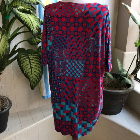 LuLaRoe red and blue graphic print hi-low top - Picture 4 of 7